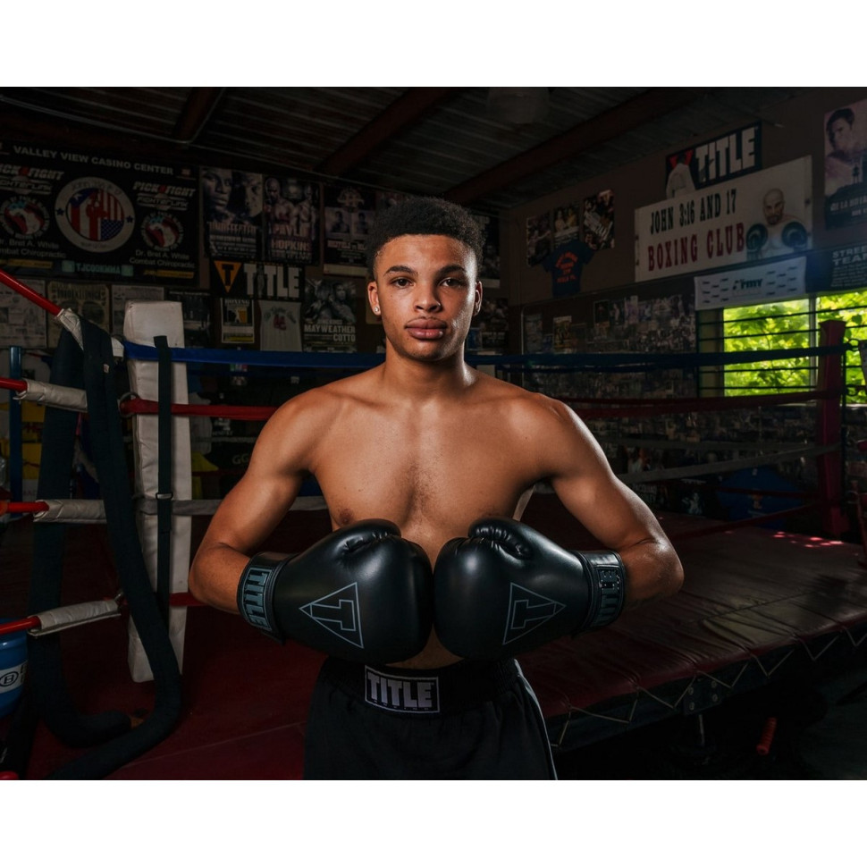 Боксерські рукавиці Boxing Vegan Gloves TITLE VGFBG 16 oz BK/BK 16 унцій (капа в комплекті)