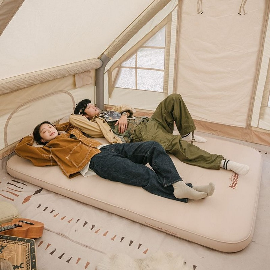 Самонадувний матрац подвійний з помпою NH20FCD08 Naturehike 6976023925115 бежевий