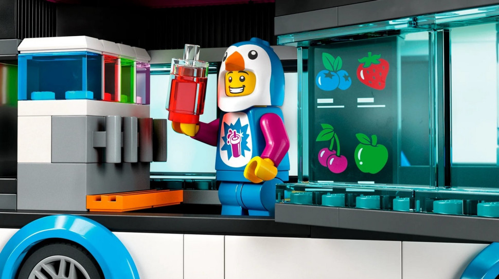 Конструктор LEGO City Веселый фургон пингвина 60384