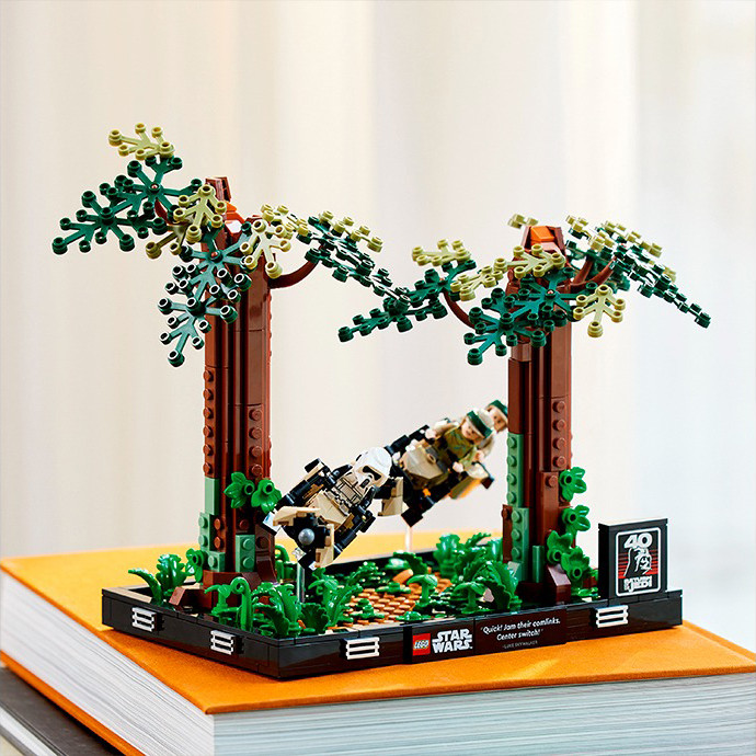 Конструктор LEGO Star Wars™ Діорама: Погоня на спідері на Ендорі 75353, 608 деталей
