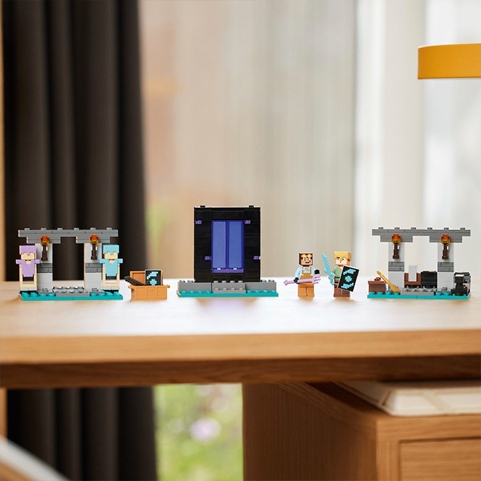 Конструктор Lego Minecraft Оружейная машина 21252LG 203 детали