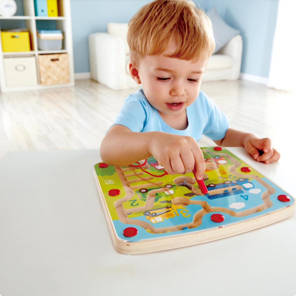 Магнитный лабиринт Строительный транспорт Hape E1713 с палочкой для игры