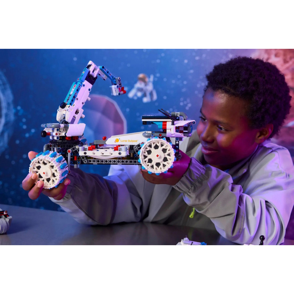 Конструктор Technic Місяцехід Lunar Outpost. Космічний корабель LEGO 42211, 1082 деталі
