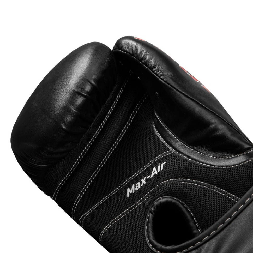 Боксерские перчатки Classic Black Max TITLE CBMBG2 14 BK 14 унций (бинты в комплекте)