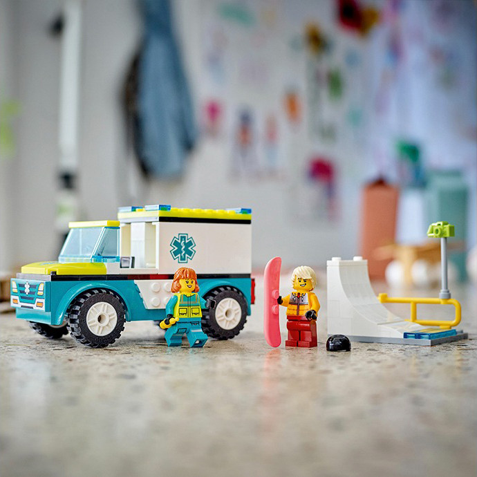 Конструктор Lego City Карета скорой помощи и сноубордист 60403, 79 деталей