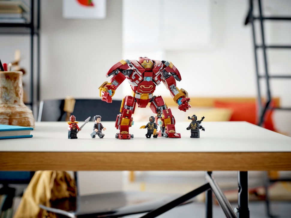Конструктор LEGO Super Heroes Халкбастер: битва за Ваканду 76247