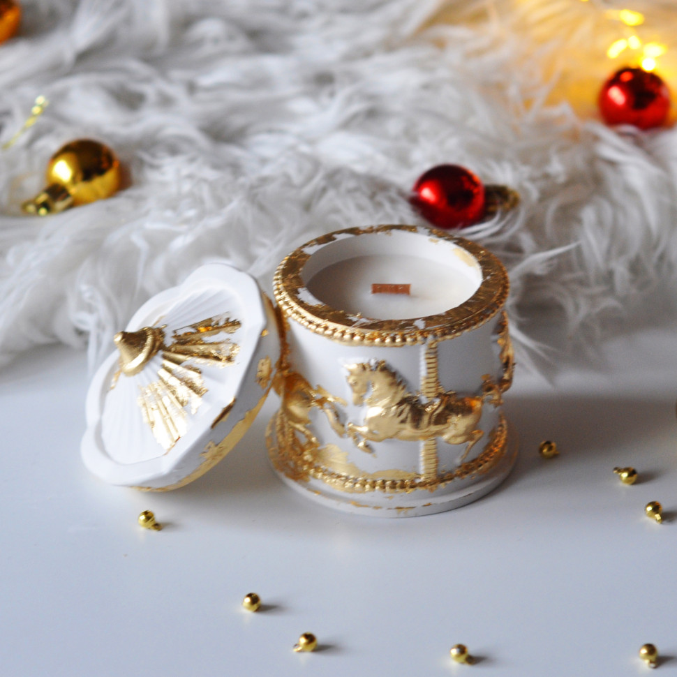 Новогодняя свеча ручной роботы из соевого воска 