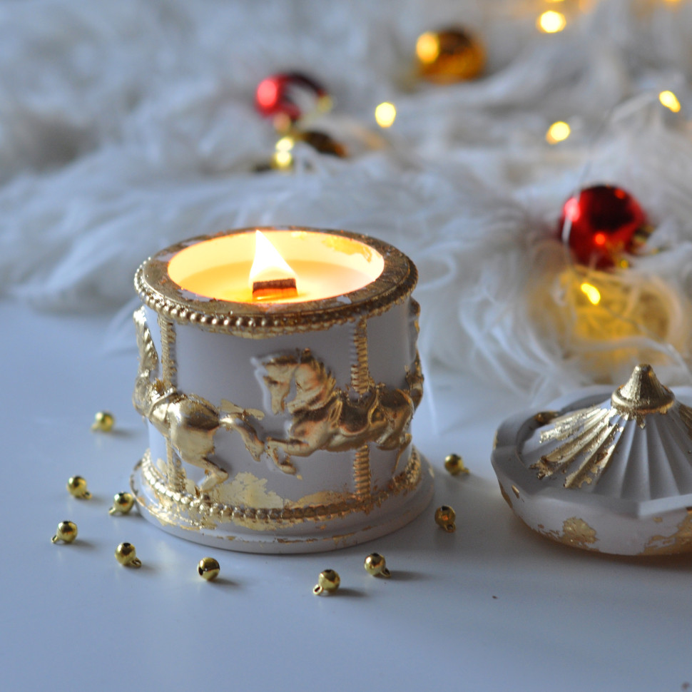 Новогодняя свеча ручной роботы из соевого воска 