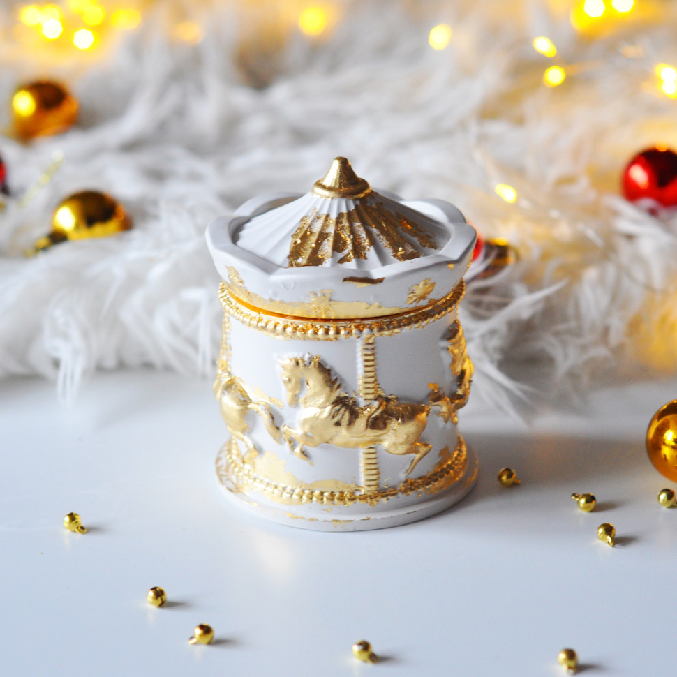 Новогодняя свеча ручной роботы из соевого воска 