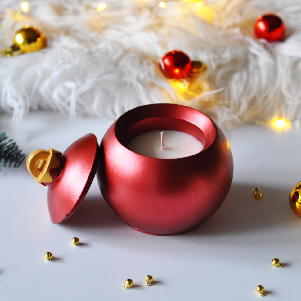 Новогодняя свеча ручной роботы из соевого воска 