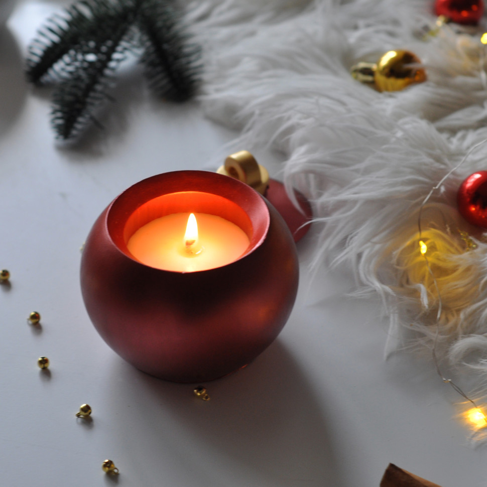 Новогодняя свеча ручной роботы из соевого воска 