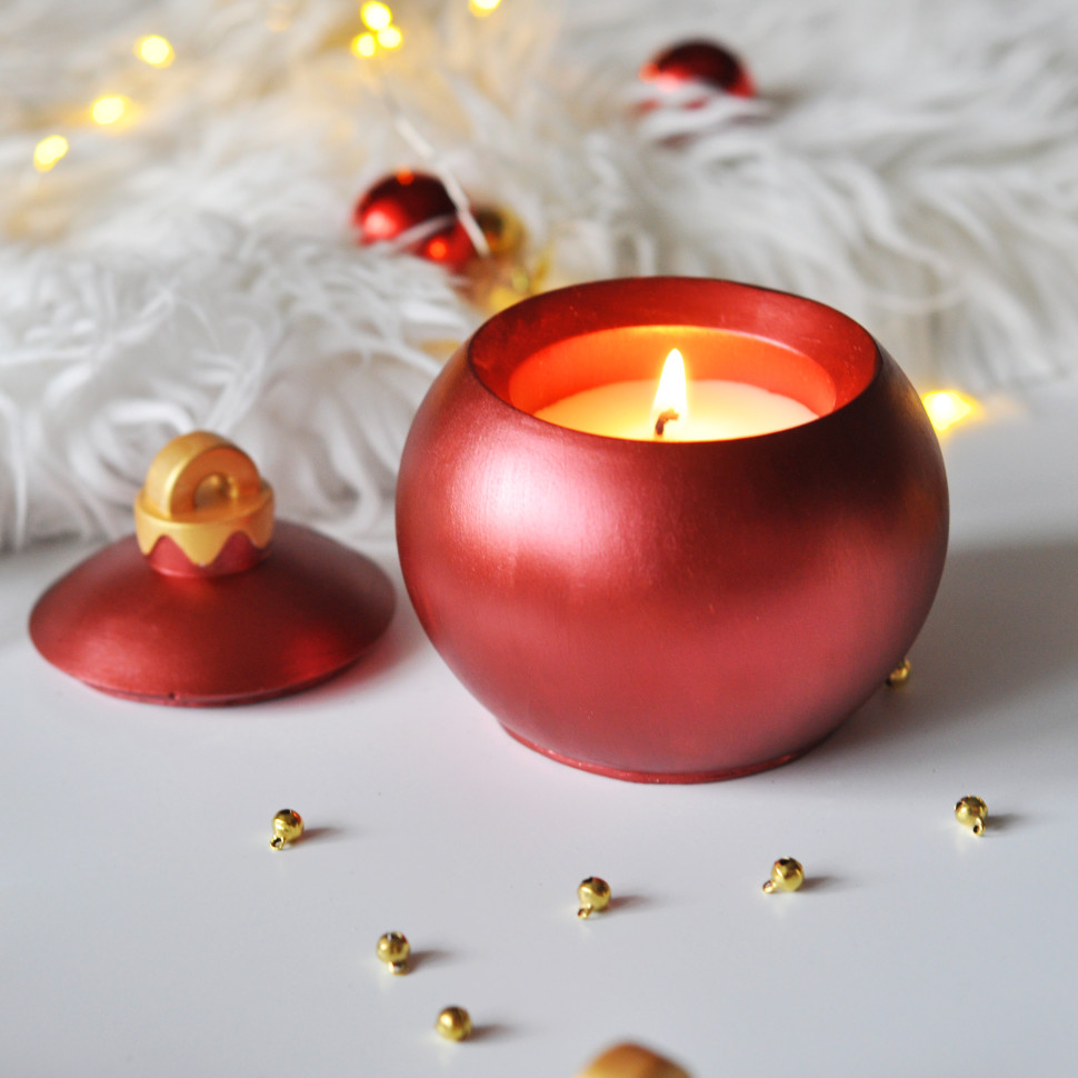 Новогодняя свеча ручной роботы из соевого воска 