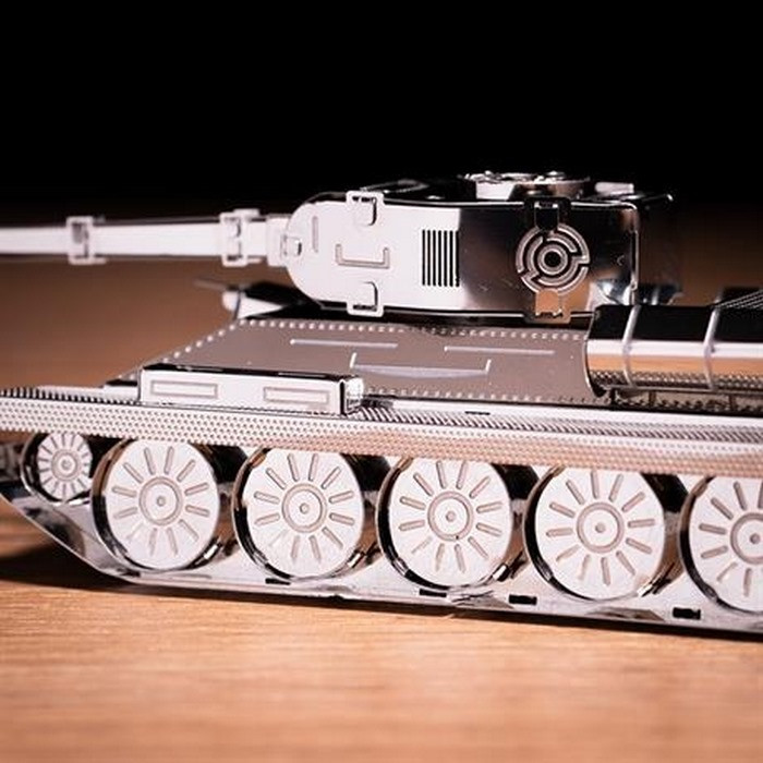 Сборная коллекционная модель Танк T-34/85 Metal Time MT071