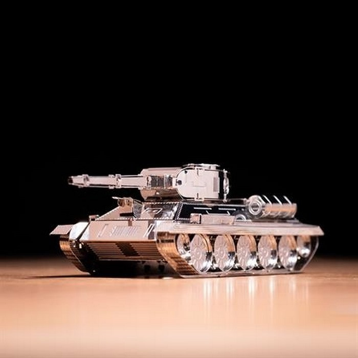 Сборная коллекционная модель Танк T-34/85 Metal Time MT071