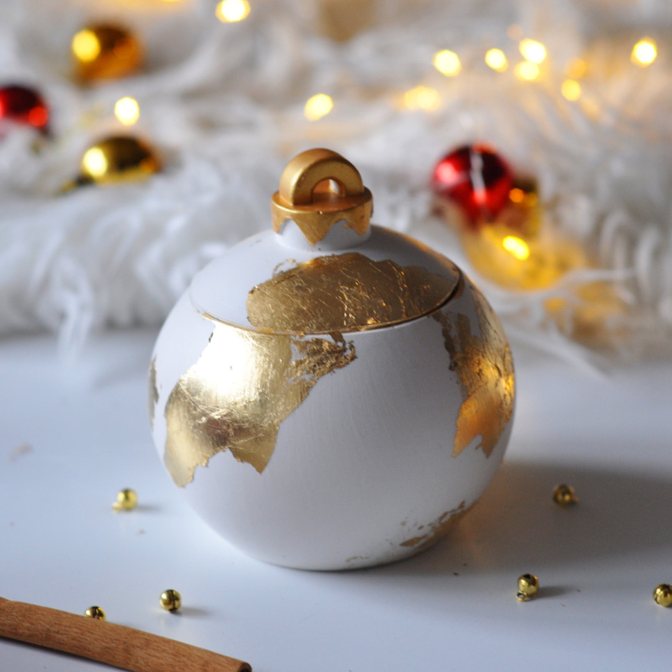 Новогодняя свеча ручной роботы из соевого воска 