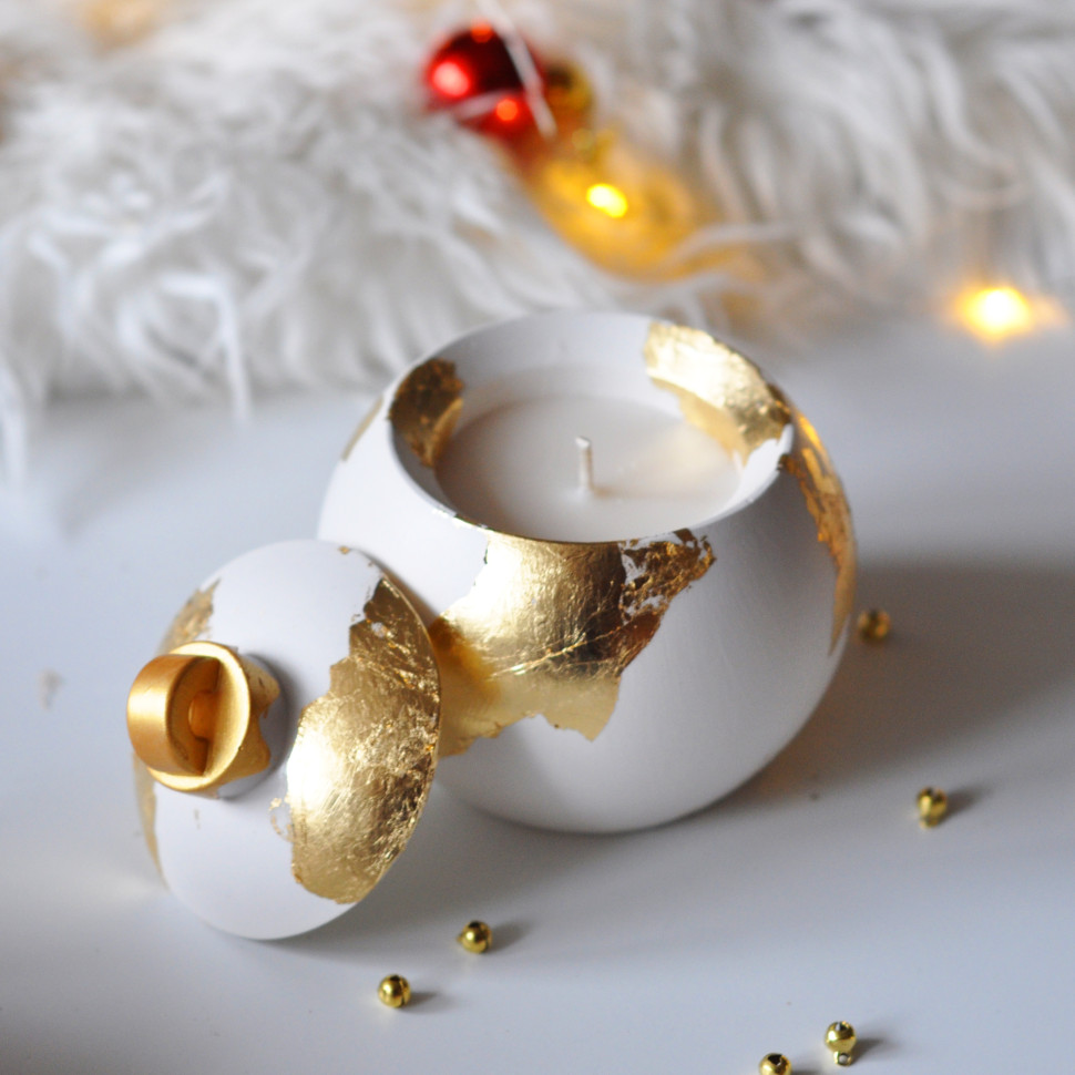 Новогодняя свеча ручной роботы из соевого воска 