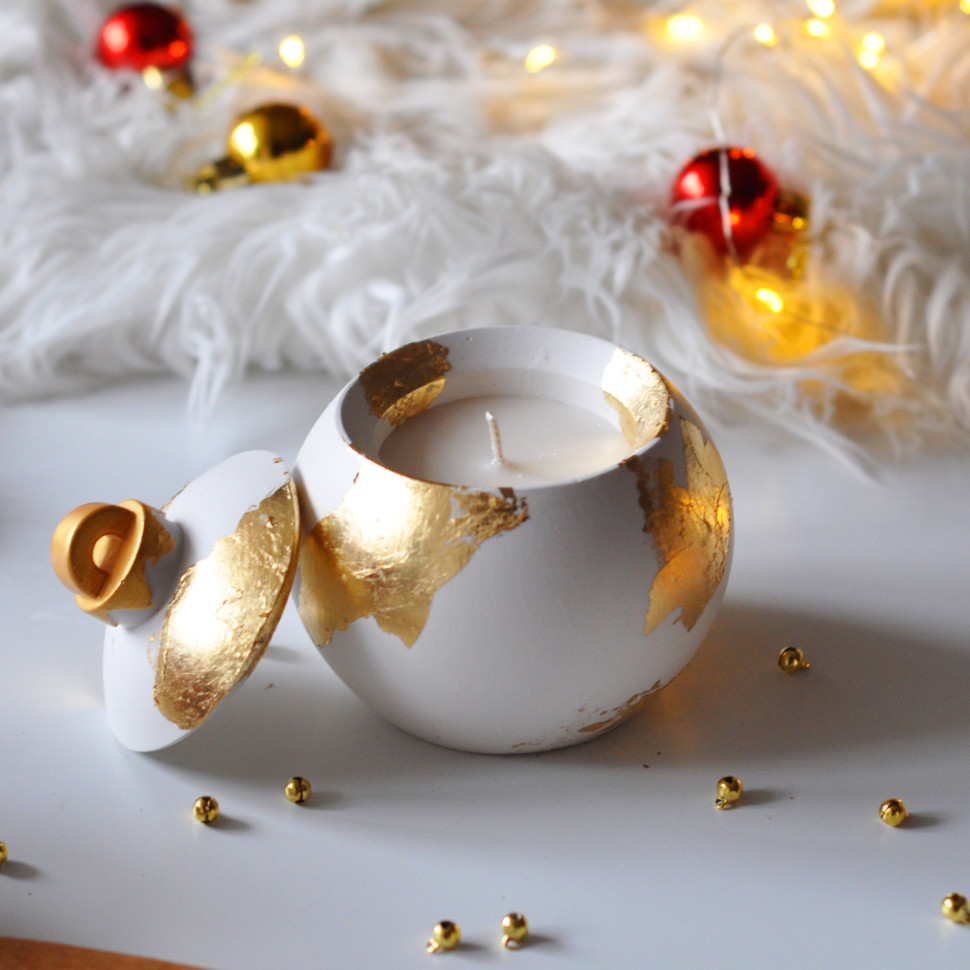 Новогодняя свеча ручной роботы из соевого воска 