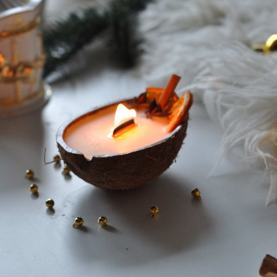 Новогодняя свеча ручной роботы из соевого воска 