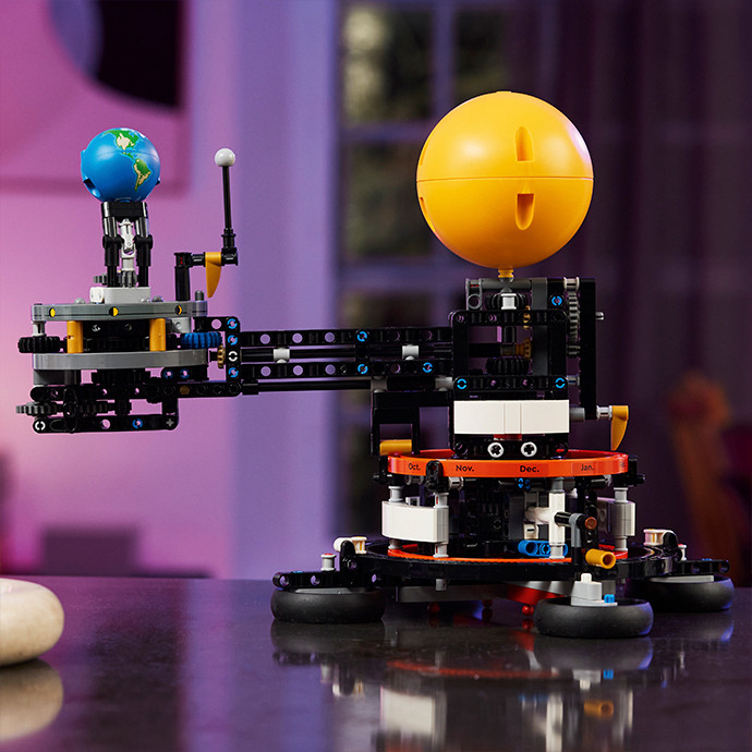Конструктор LEGO Technic Земля та Місяць на орбіті 42179, 526 деталей 