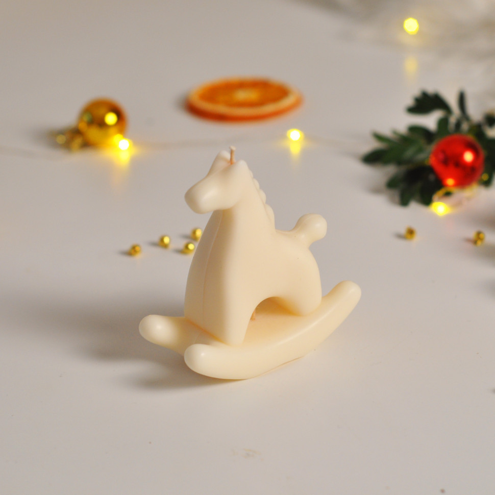 Формова свічка ручної роботи з соєвого воску 