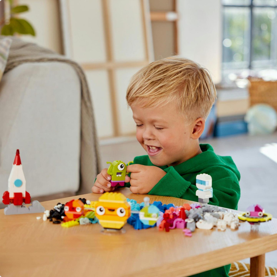 Конструктор Творчі космічні об'єкти LEGO 11037, 450 деталей
