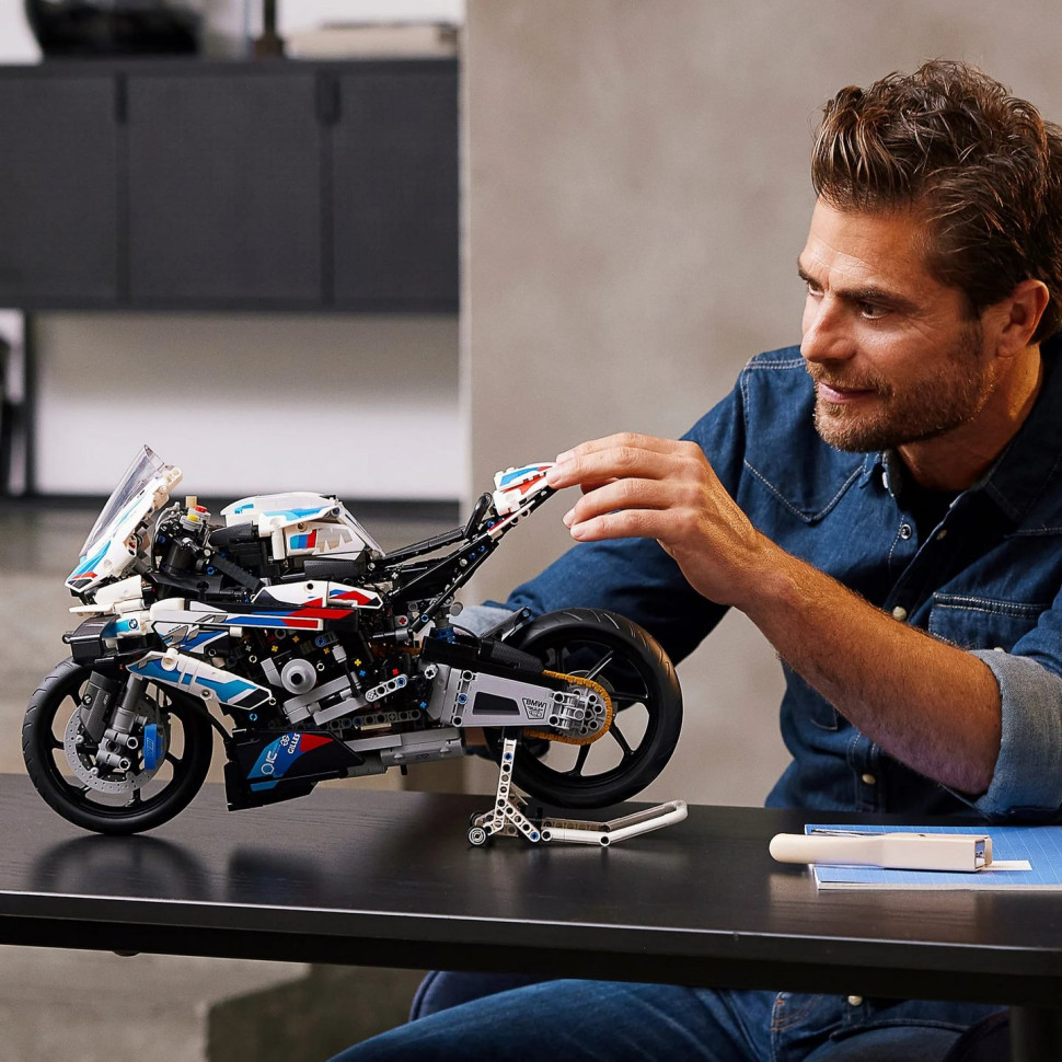 Конструктор LEGO Technic BMW M 1000 RR 42130
