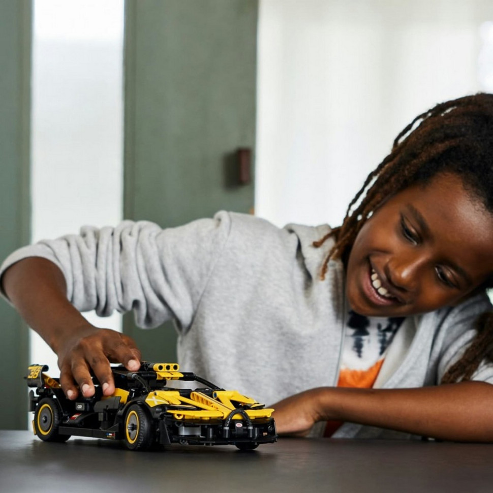 Конструктор LEGO Technic Bugatti Bolide 42151