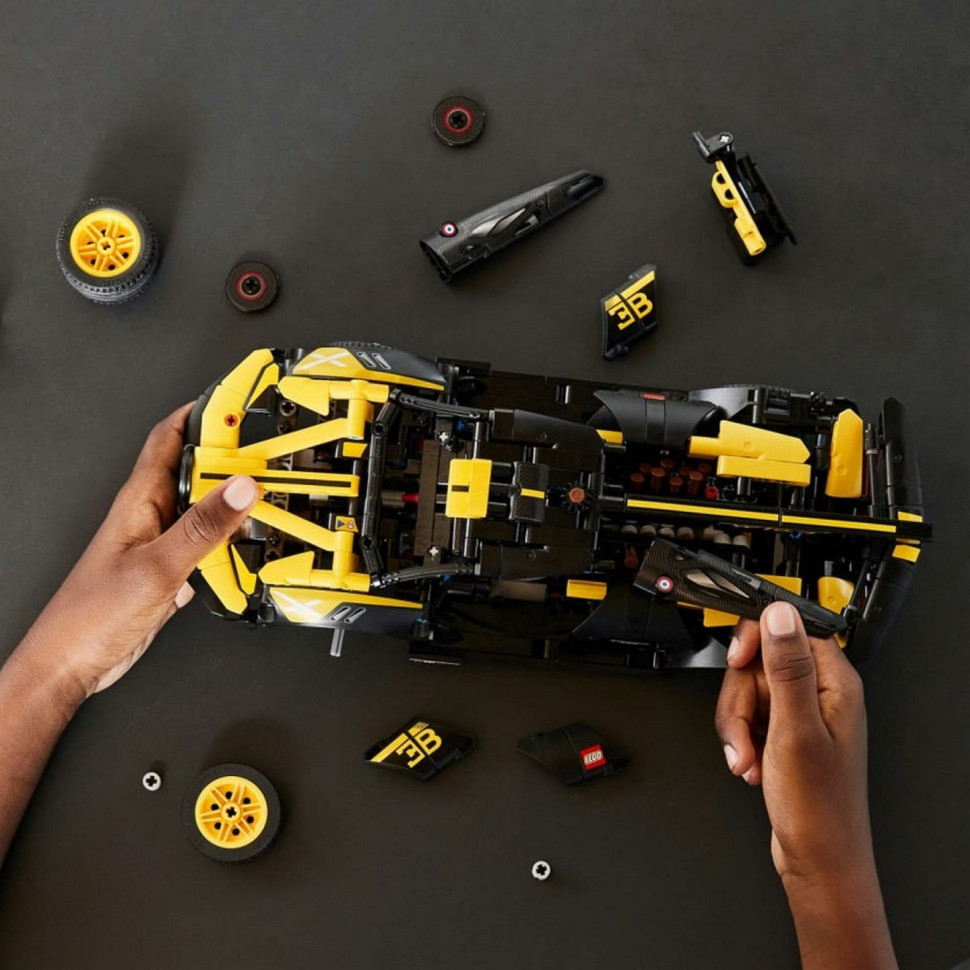 Конструктор LEGO Technic Bugatti Bolide 42151