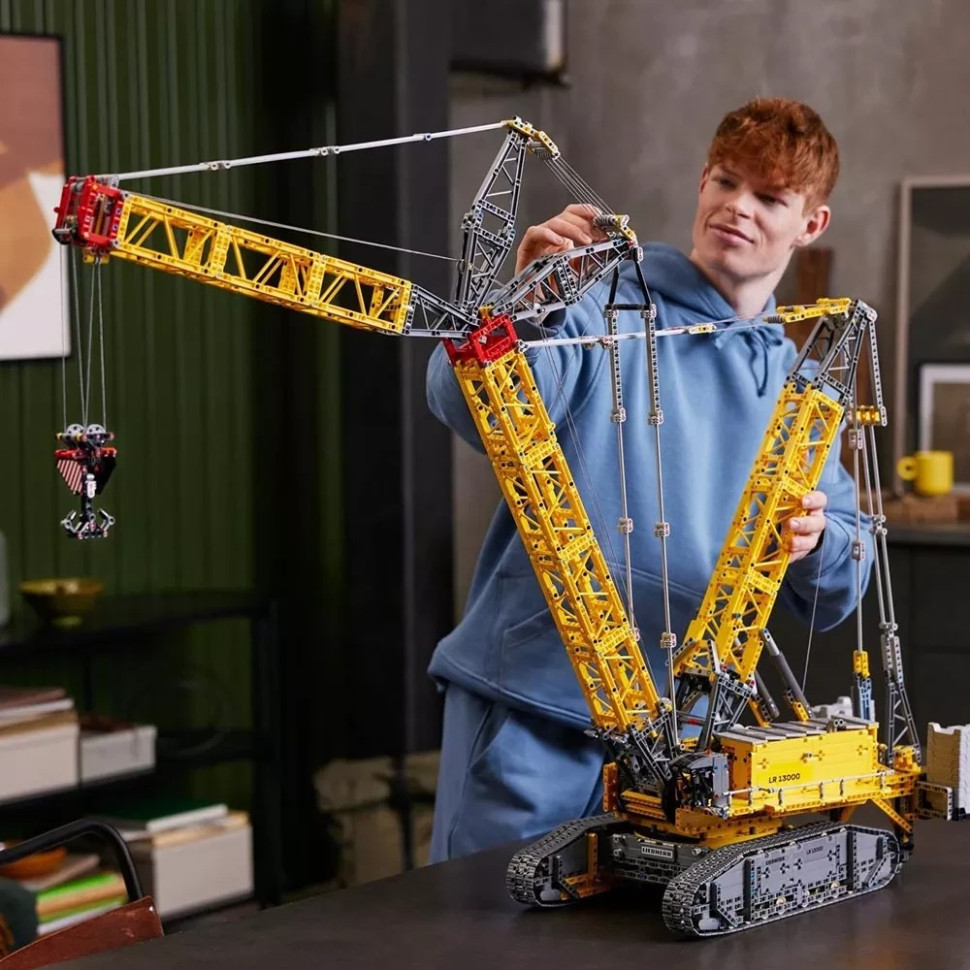 Конструктор Lego Technic Гусеничный подъемный кран 