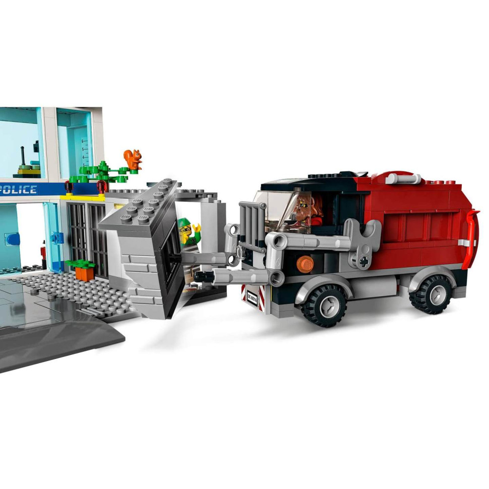Конструктор LEGO City Полицейский участок 60316