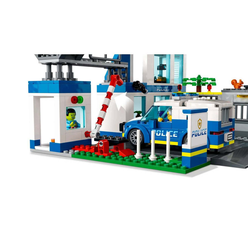 Конструктор LEGO City Полицейский участок 60316