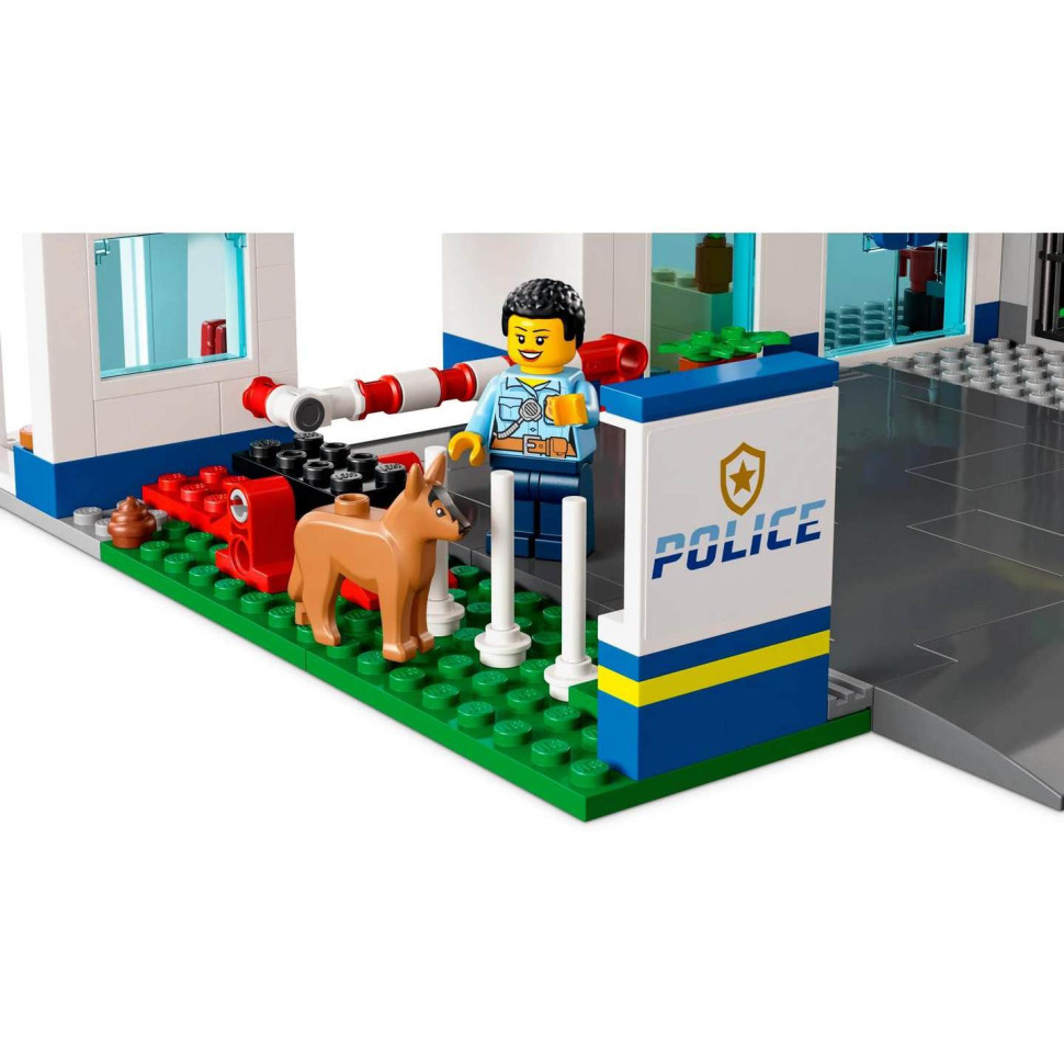 Конструктор LEGO City Полицейский участок 60316