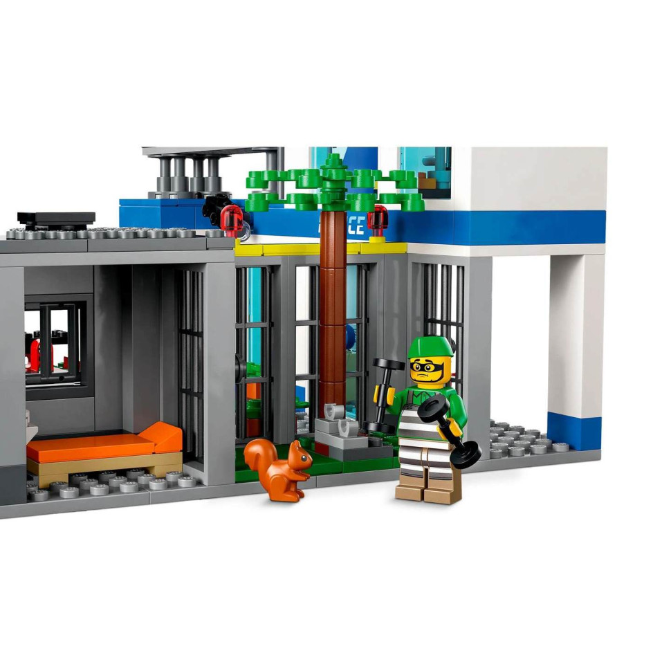 Конструктор LEGO City Полицейский участок 60316