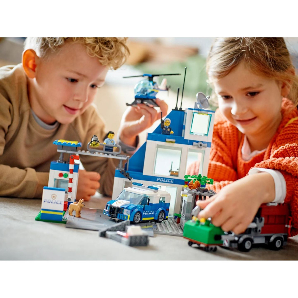 Конструктор LEGO City Полицейский участок 60316