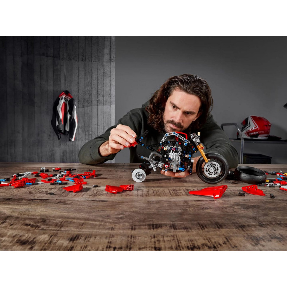 Конструктор LEGO Technic Ducati Panigale V4 R 42107