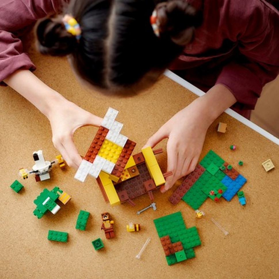 Конструктор LEGO Minecraft Пчелиный домик 21241-