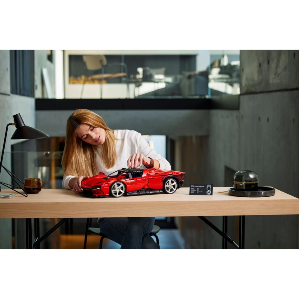 Конструктор LEGO Technic Ferrari Daytona SP3 42143